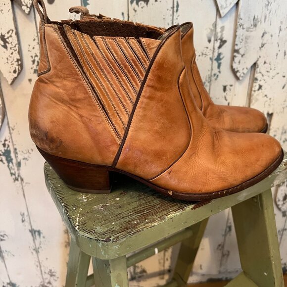 Vintage 70s The Wild Pair Tan Leather Ankle Boots Almond Toe W10 M8.5 - Picture 9 of 10